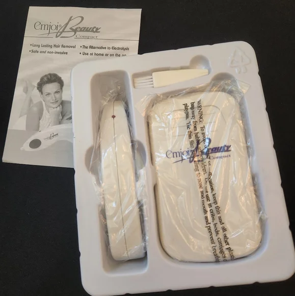 Emjoi Beauty Compact - Picture 2 of 4